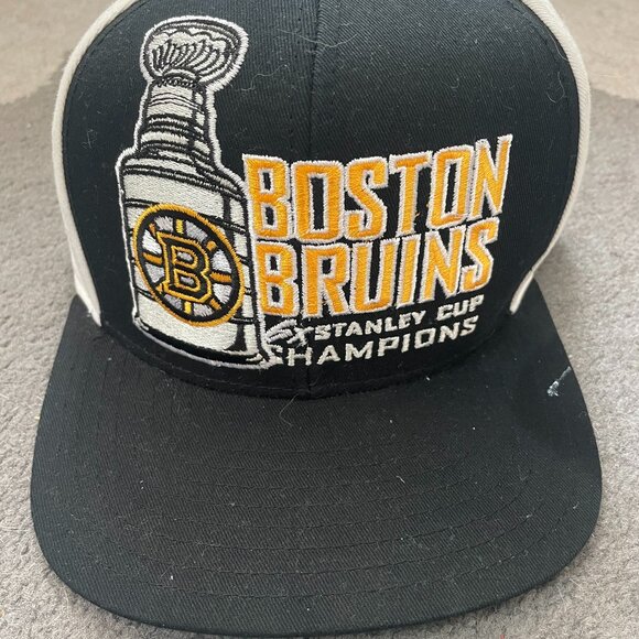Reebok Boston Bruins 6x Stanley Cup Champions Flat Brim Hat - Picture 1 of 4